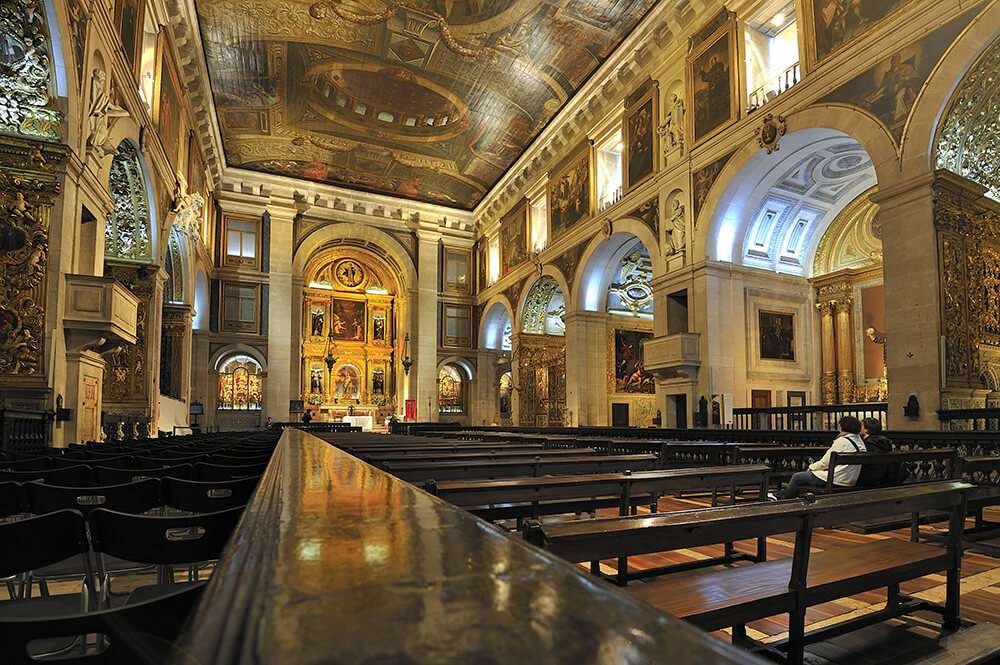 Aktivitäten in der Igreja de São Roque in Lissabon