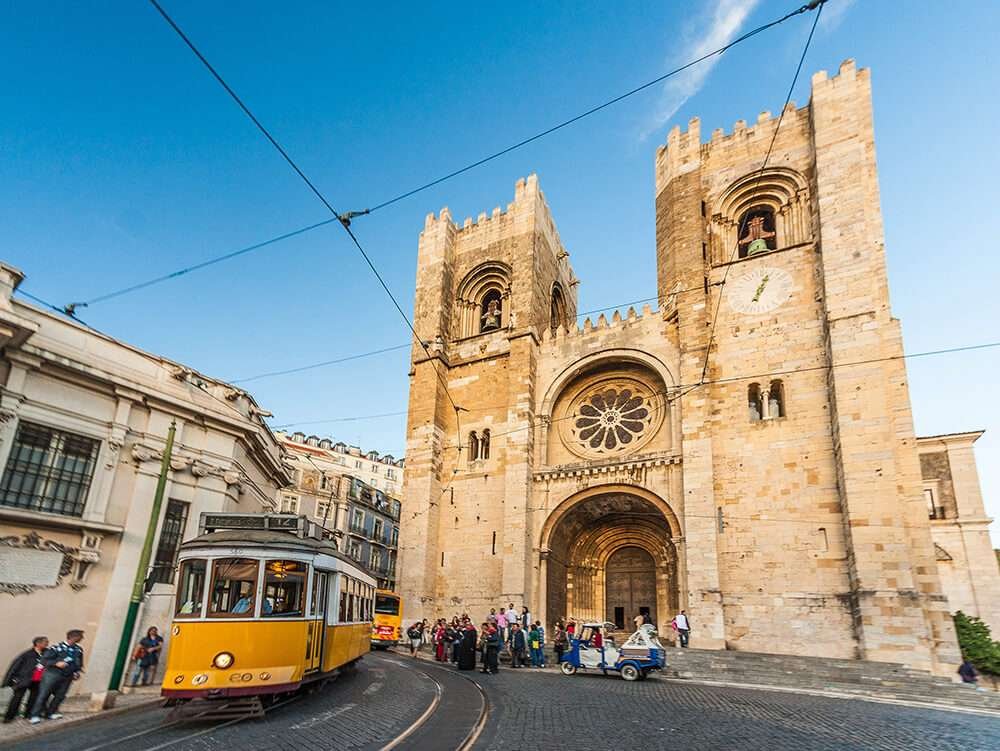 Aktivitäten in der Kathedrale von Lissabon