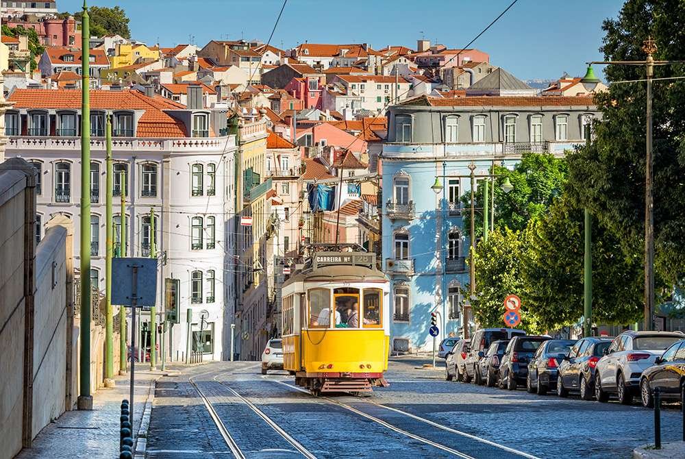 Montez et descendez des tramways à Lisbonne