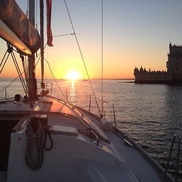 Billets pour Excursion de deux heures en voilier au coucher du soleil depuis Belém
