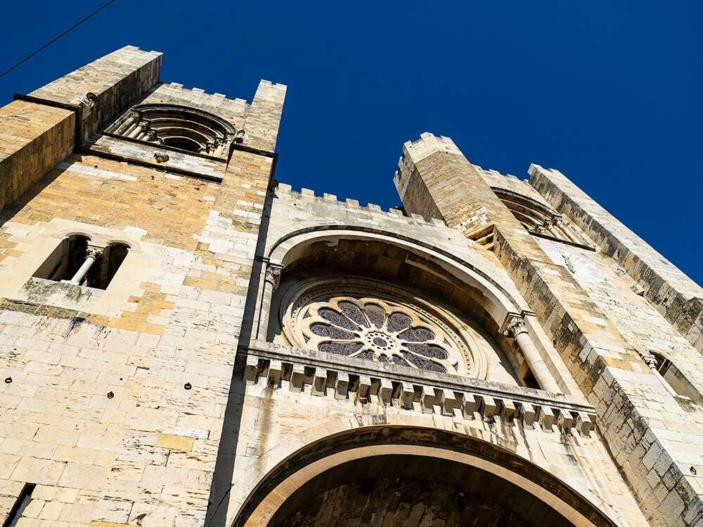 Visitez l'église et les tombeaux de Santa Maria à Lisbonne
