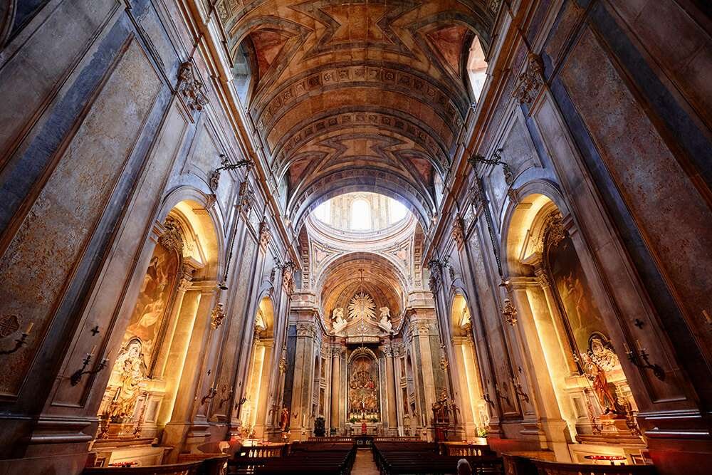 Admire the Chapels of Lisbon Cathedral